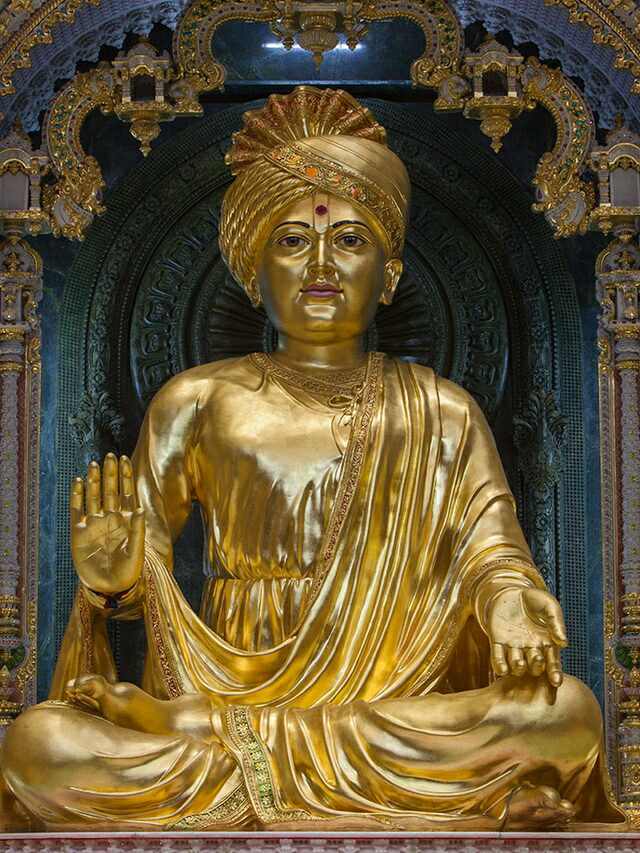 Статуя Бхагавана Сваминараяна в Акшардхаме